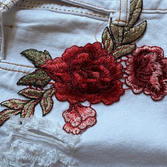 TWFS Distressed White Jean Shorts, Hip Cutout, with Flower Appliques - XS - Picture 4 of 13